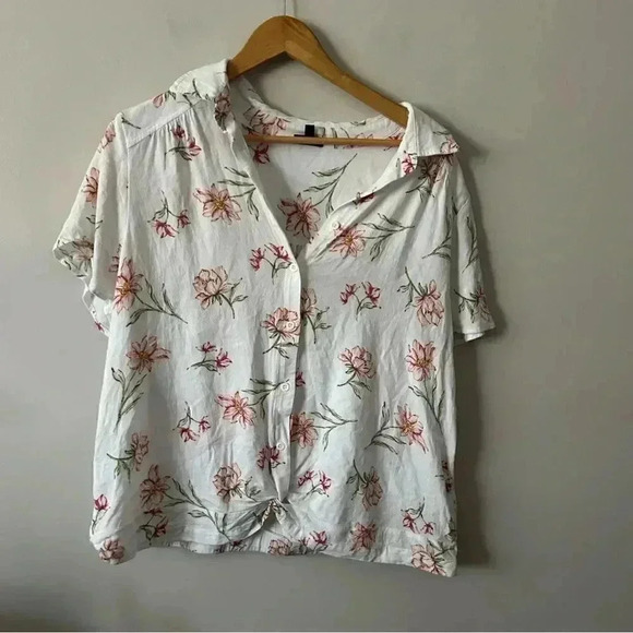 Torrid Ivory Floral  Crepe Button Blouse 2X - Picture 6 of 7